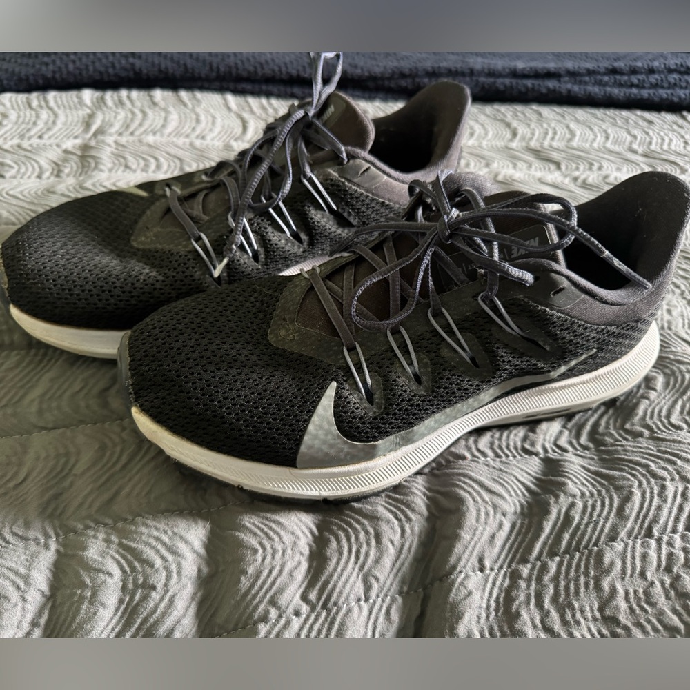 WomenNike Running Shoes sz 8